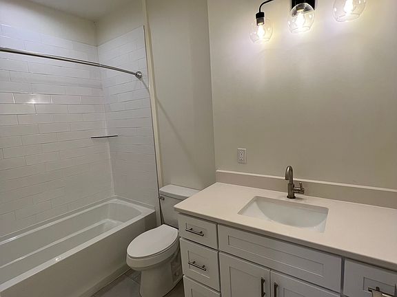 4th image of 3109 Pascagoula St #720A-720B