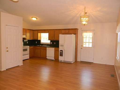 4th image of 53 River Oaks Dr