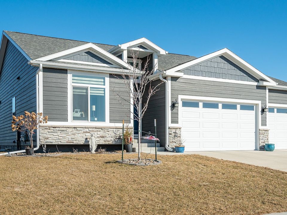 1st image of 445 NW Stratford Dr