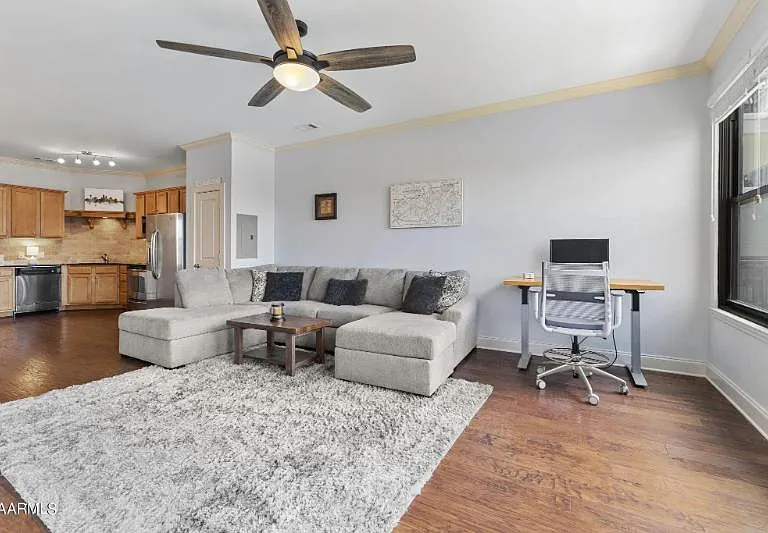 445 W Blount Ave #415 — Photo 3