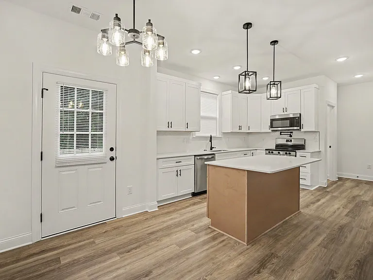 607 Legrand St — Photo 9