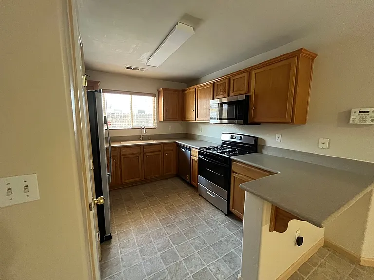 1030 S Vista St — Photo 7