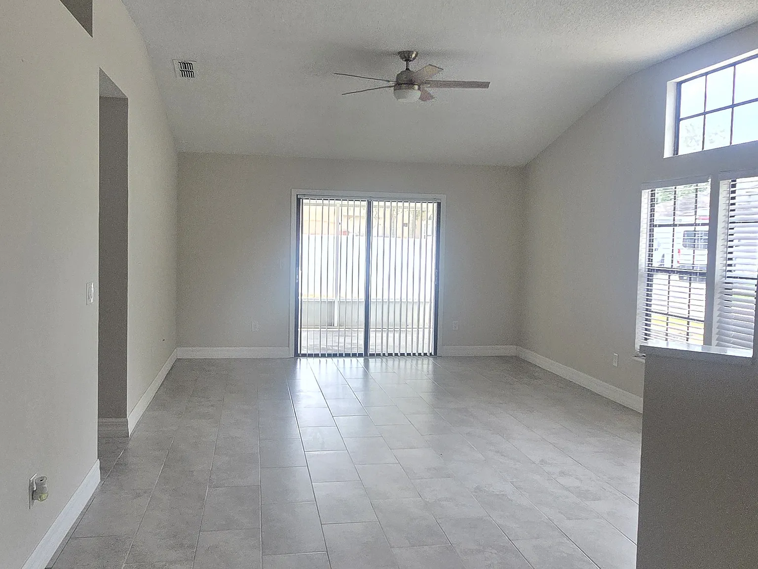 3 bed, 1383 sqft, $2,200 — Photo 4
