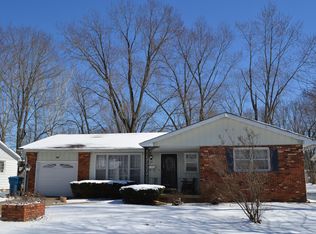 23 Holiday Ter, Centralia, IL 62801