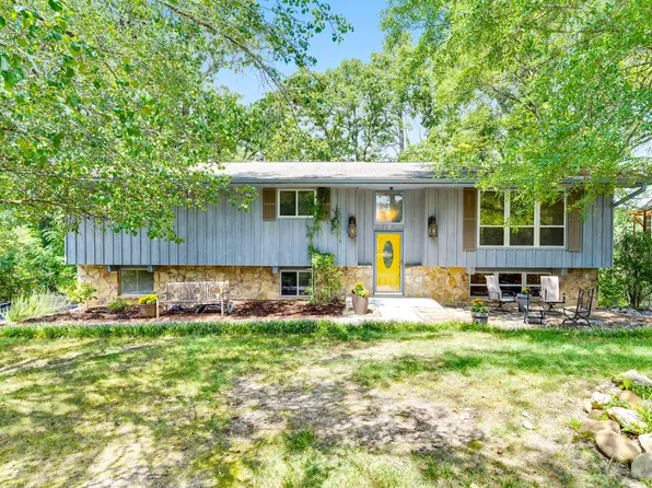 1405 Highcrest Ct, Hixson, TN 37343