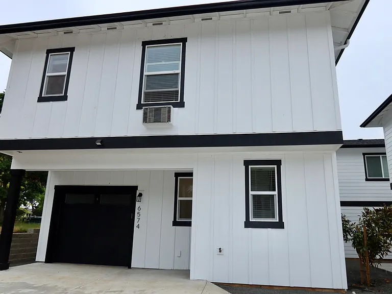 704 Elkins Way SE — Photo 3