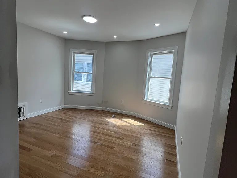 6 Hallam St #2 — Photo 7