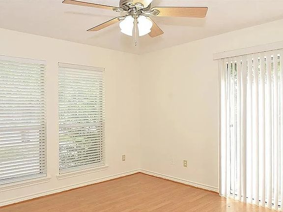 5th image of 1103 Holleman Dr