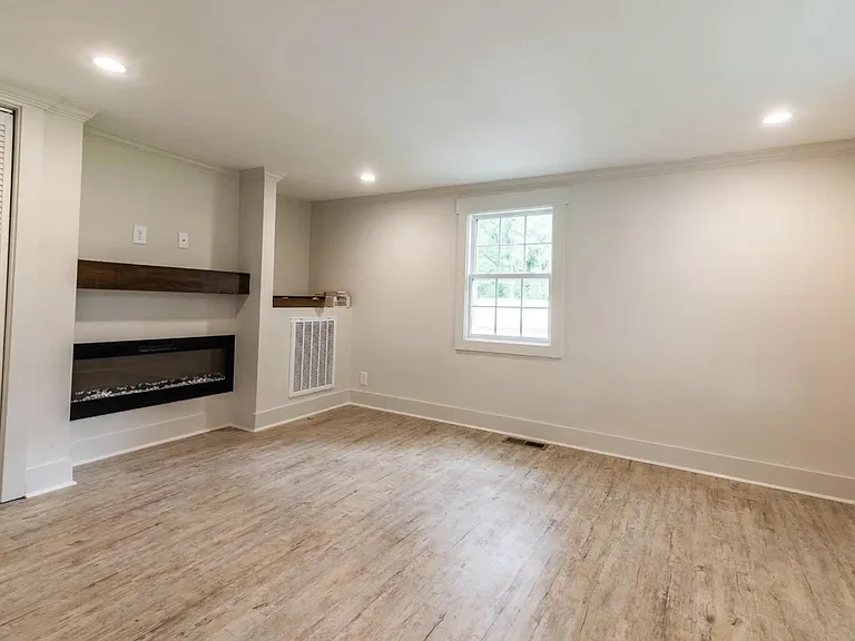 812 W Lincoln St — Photo 5