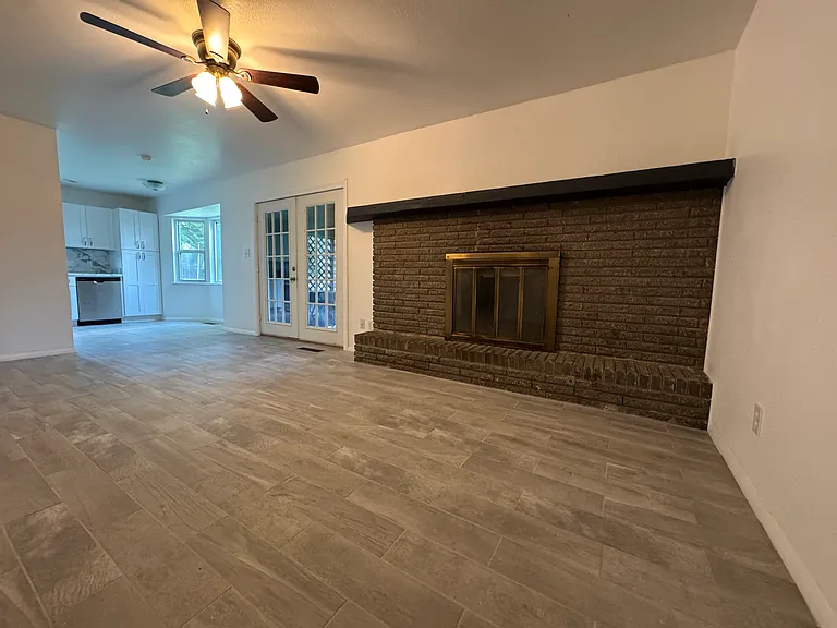 1216 E Hartford St — Photo 3