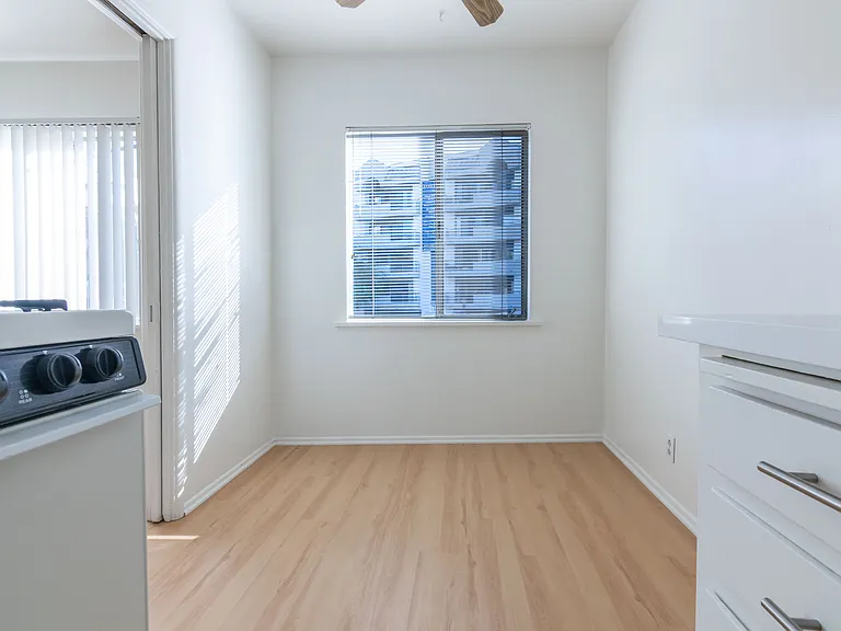 667-669 Levering — Photo 42