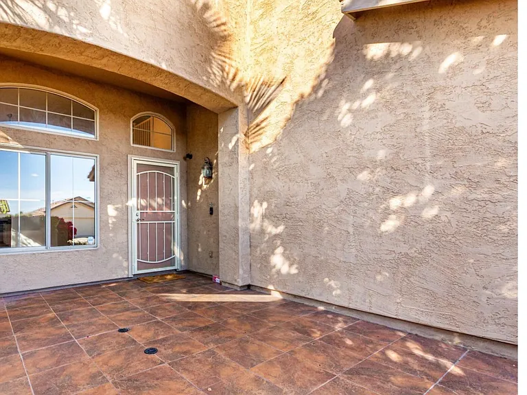 1710 W Hiddenview Dr — Photo 2