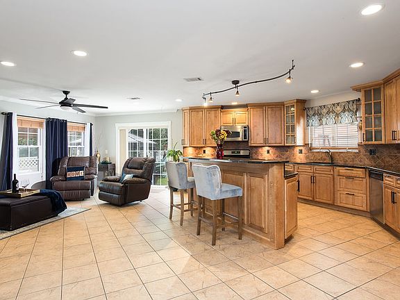 3rd image of 1059 Van Houten Ave