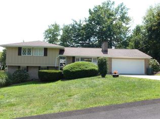 2 Holly Dr, Greensburg, PA 15601