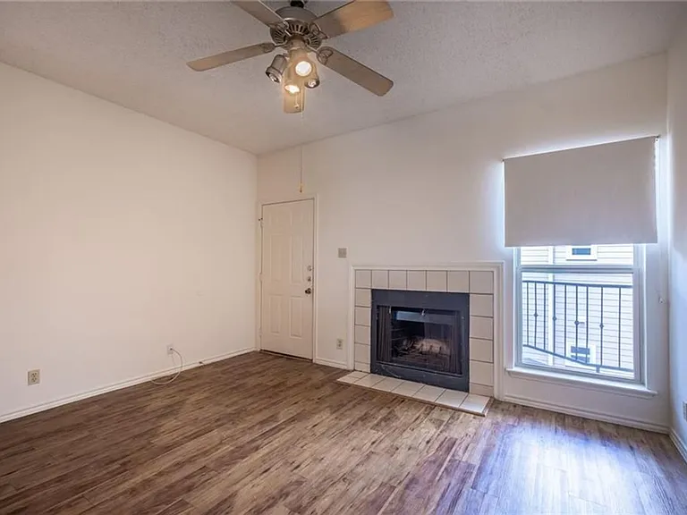 2414 Longview St #302 — Photo 7