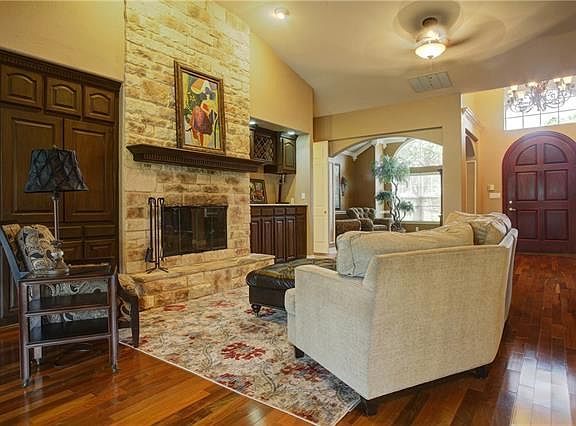 5th image of 290 Timber Oaks Ct