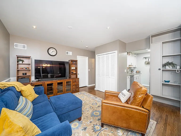 360 1st St #3 — Photo 5