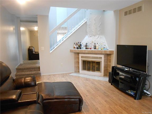 3rd image of 38814 Country Cir #1