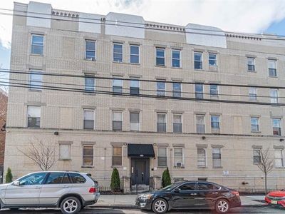 149 Grant Ave APT 4A, Jersey City, NJ, 07305