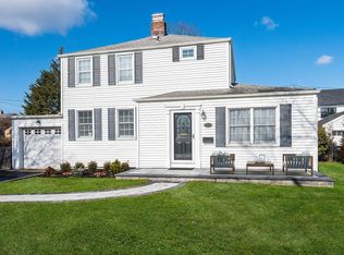 125 Lexington St, Westbury, NY 11590