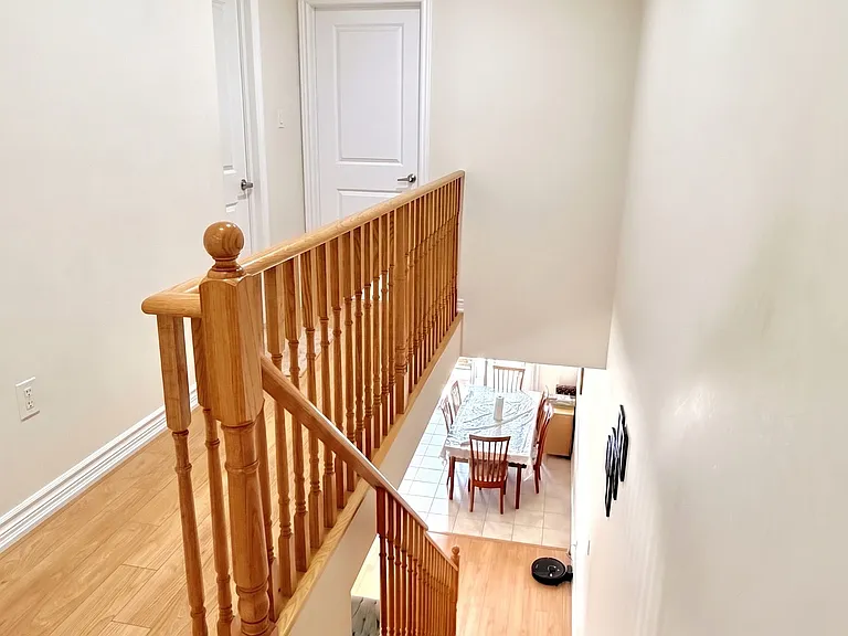 41 Crumlin Cres — Photo 16