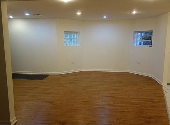5th image of 6208 N Claremont Ave #3