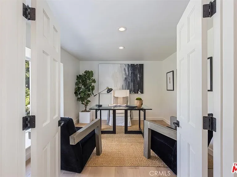 3217 Longridge Ave — Photo 10