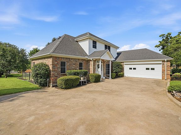 3rd image of 303 Kiowa Dr W