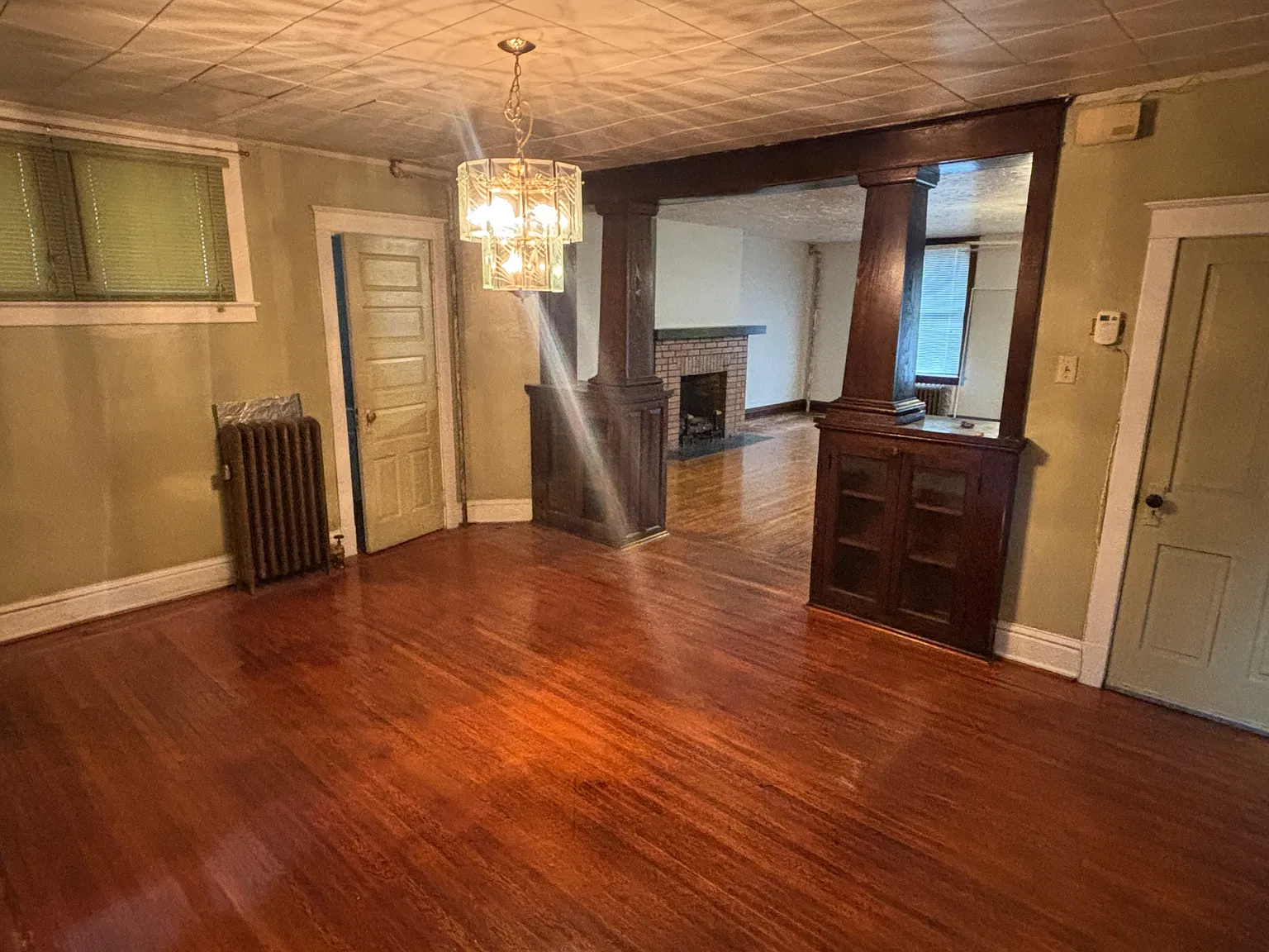 5 bed, 1.5 bath, 1800 sqft, $1,295 — Photo 2