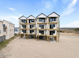 203 Shell Rd, Surf City, NC 28445