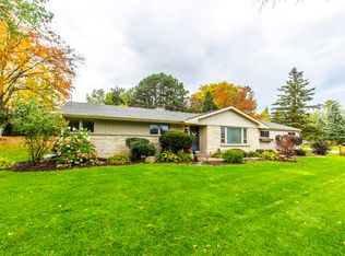1565 Rolling Meadow Dr, Brookfield, WI 53045