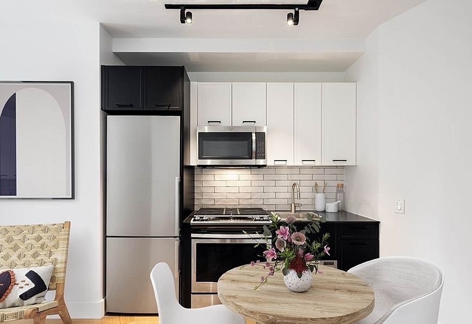 1st image of 63 Wall St APT 815