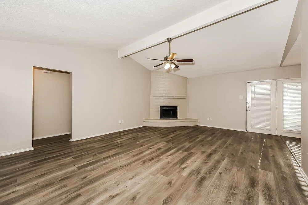 3 bed, 2.0 bath, 1320 sqft, $1,890 — Photo 4