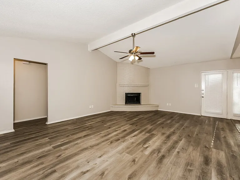 6004 Cool Springs Dr — Photo 4