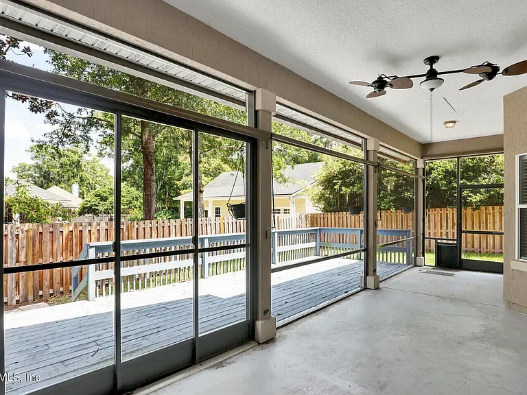 11827 Crusselle Dr — Photo 33