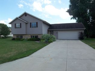 109 Dawn Ct, Columbus, WI 53925