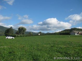 4 Chipwood Ln, Waynesville, NC 28785