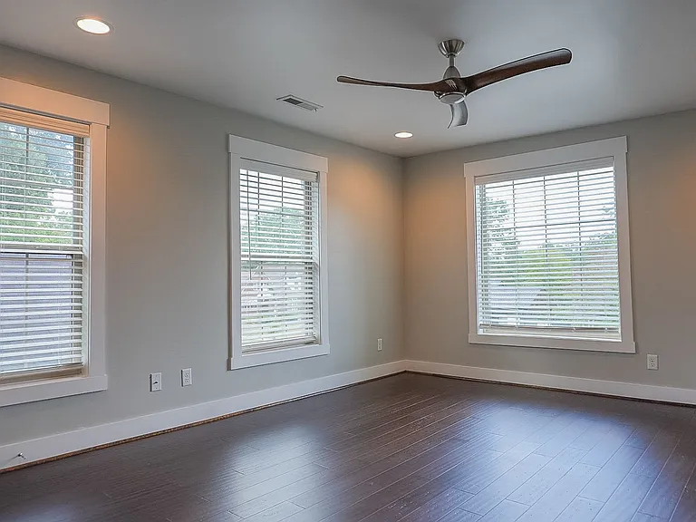 901 N Wood Ave — Photo 16