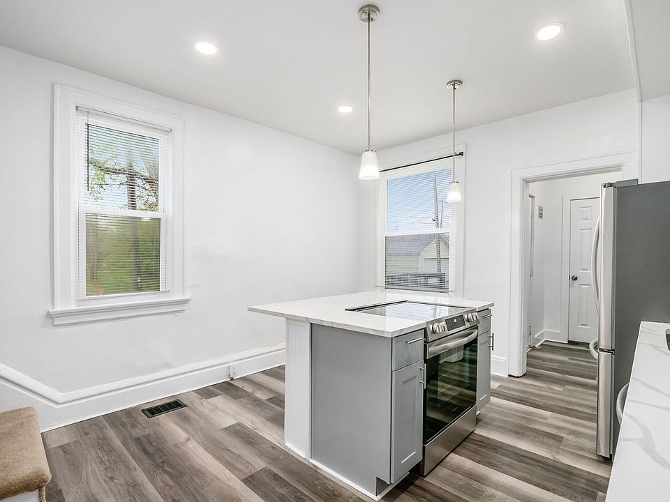 1st image of 1421 Gault St #0