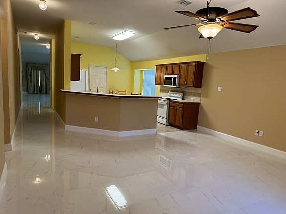 4th image of 1027 Stonebrook Dr