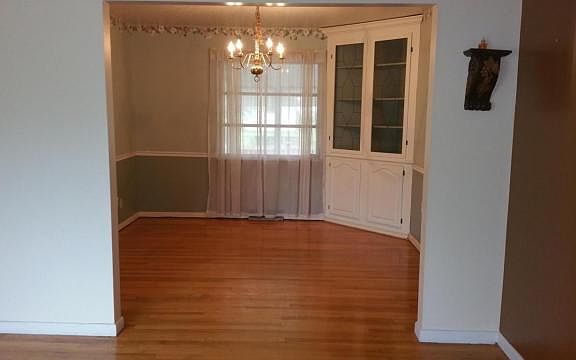 5th image of 1392 Walshire Dr N