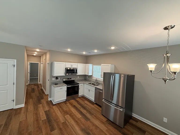 826 Rosemary Ln — Photo 3