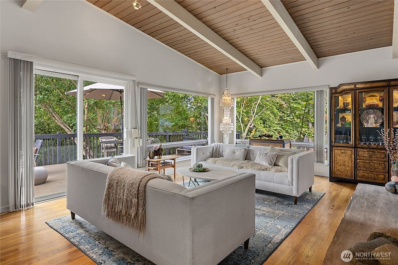 5th image of 3016 47th Avenue SW