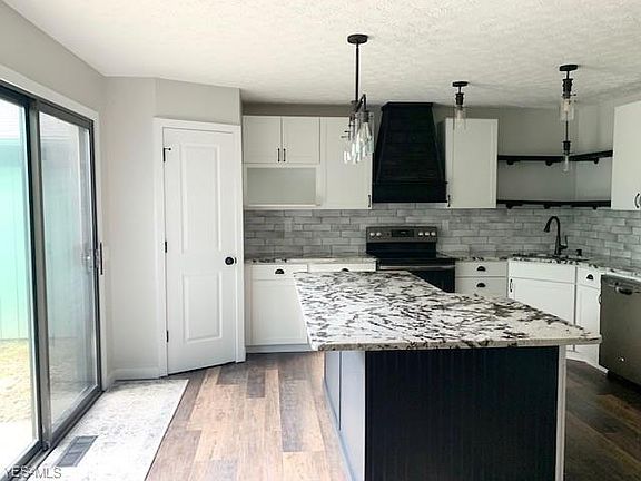 2nd image of 13540 Suncrest Ct