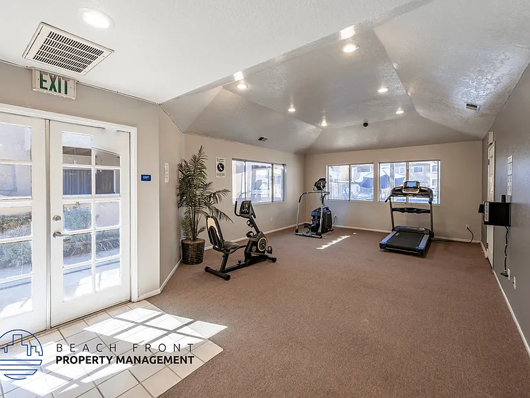 619 E. Riverside Dr. — Photo 11