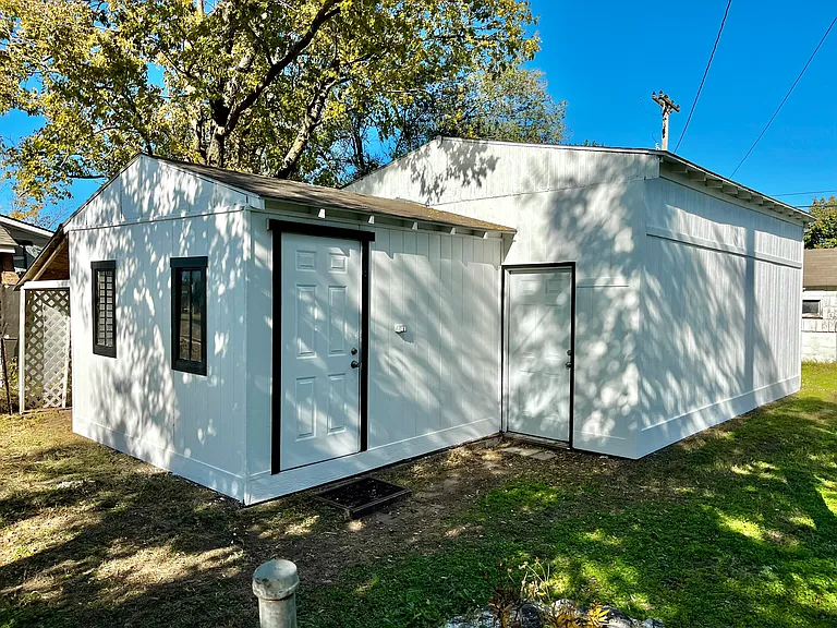408 E Carpenter St — Photo 25