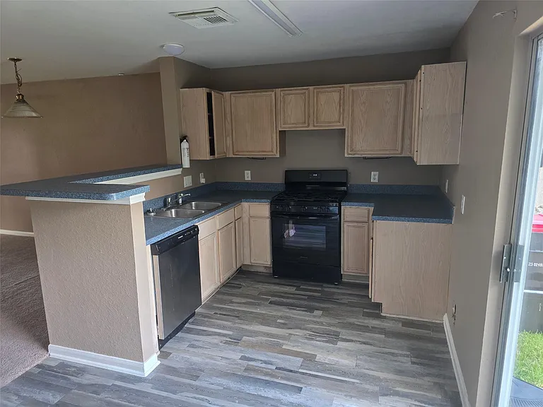 15515 Martineau St — Photo 15