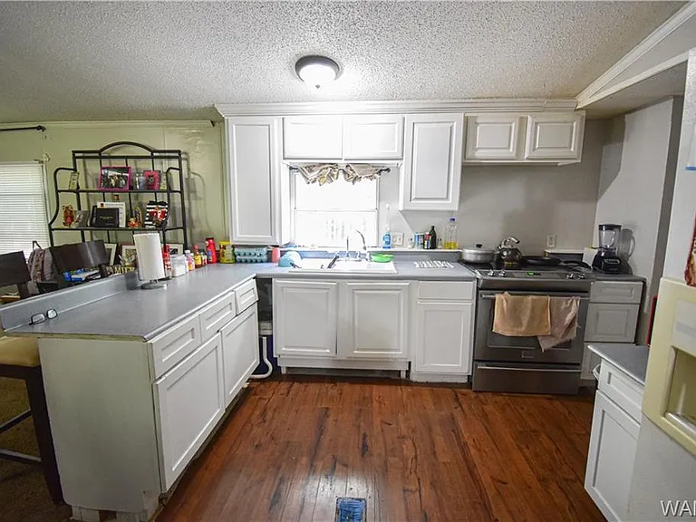 184 Price Rd — Photo 2