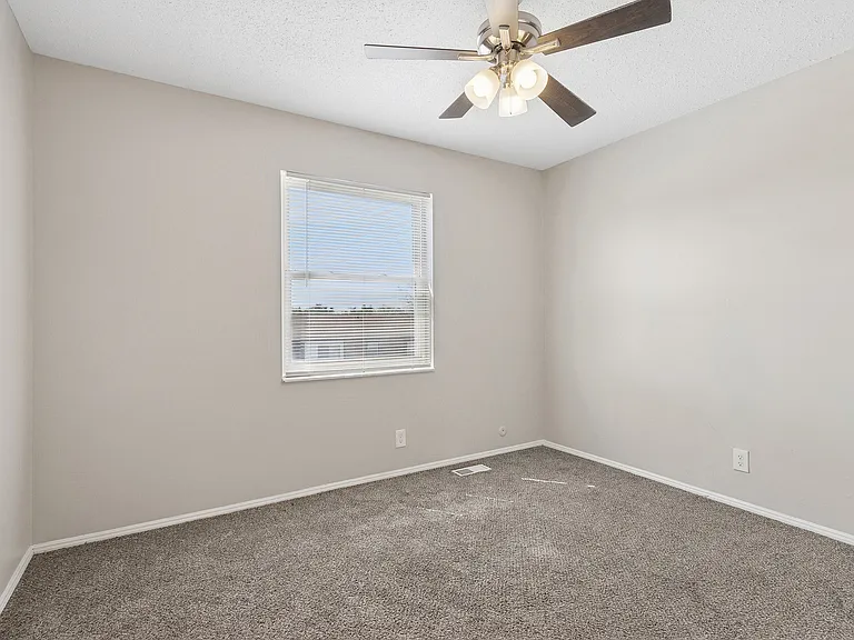 ReNew on Blues Apartments & Townhomes — Photo 15