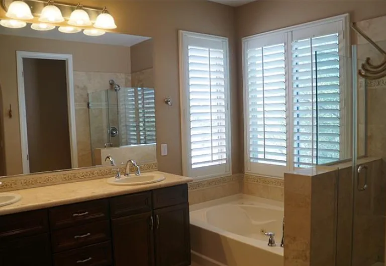 2407 Granada Bluff Ct — Photo 16